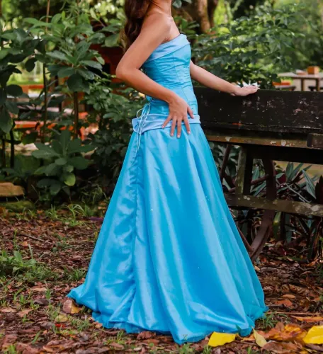 Vestido de festa azul claro