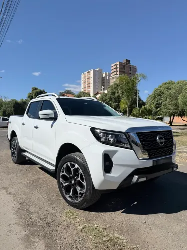 Nissan Frontier XE CD 4X4 2.3 Bi-TB Diesel Aut. 2025
