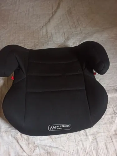 Assento de criança para carro.