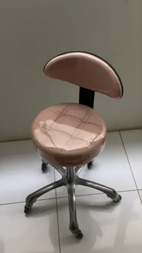 Cadeira mocho estek com encosto na cor rose gold 