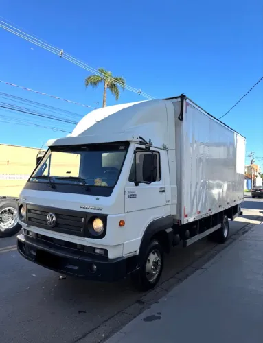 Vendo VW 8160 4x2 Delivery Baú
