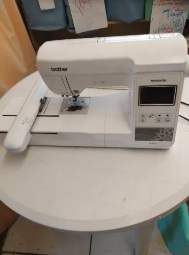 Máquina Bordadeira Brother Innov-is PE810L