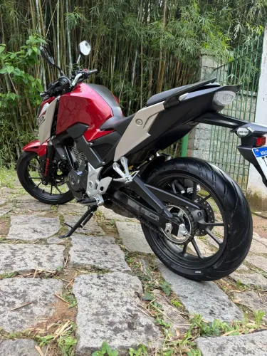 Moto nova sem nem um arranhão *