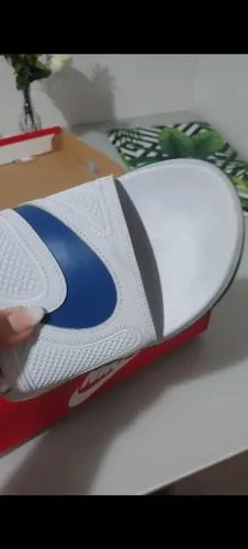 Vendo Chinelo Slide Nike Air.