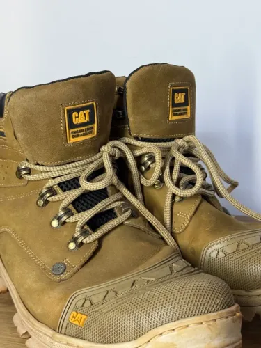 Bota Caterpillar tamanho 44