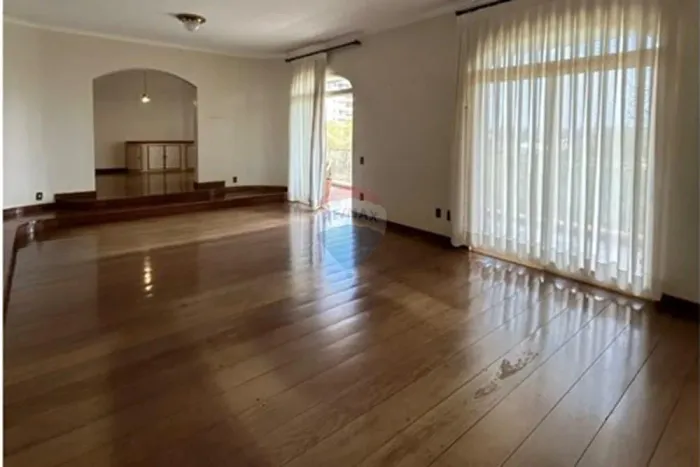 Locação - Apartamento com 4 quartos, 4 vagas de garagem no Edifício Ouro Preto, no Centro