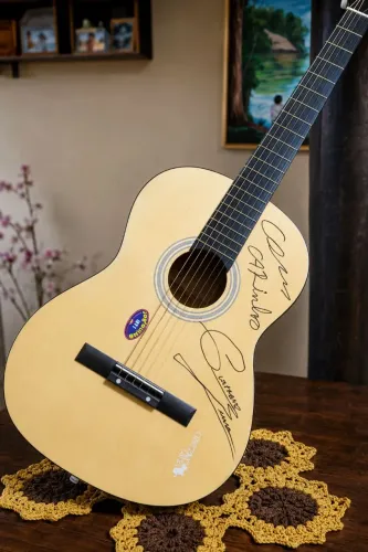 Violão Autografado - Gusttavo Lima