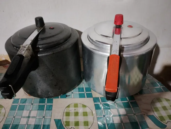 2 Panelas de pressão de 10 litros USADAS