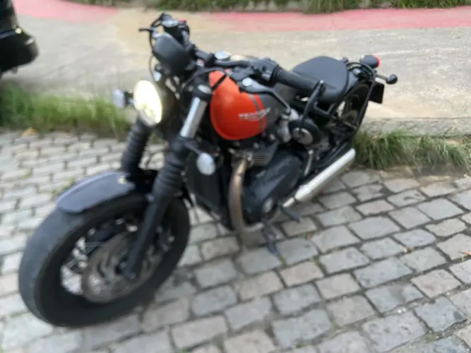 Triumph Bonneville bobber 1200 2025
