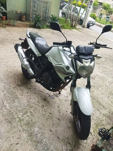 Vendo moto fazer 250