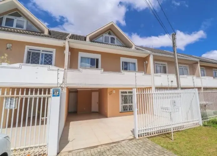 SOBRADO À VENDA - 3 QUARTOS - XAXIM - SISTEMA SOLAR INCLUSO
