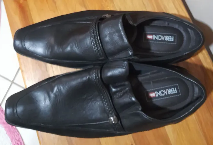 Sapato ferracini.