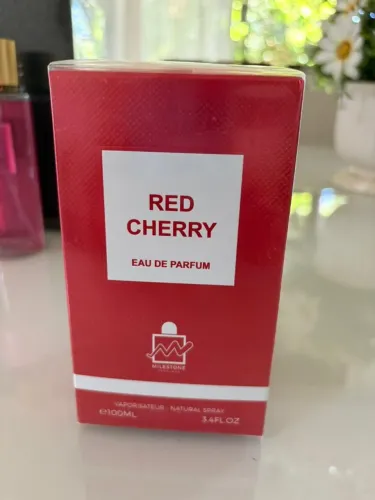 Perfume Arabe Red Cherry Eau de Parfum da Marca Milestone Perfumes.
