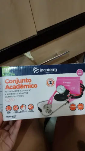 Esfigmomanômetro e estetoscópio ?