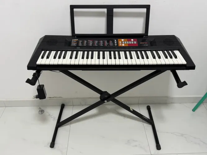 TECLADO YAMAHA COM SUPORTE X