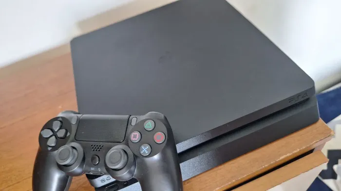 Ps4 slim 1 Tb 2 controles jogos digitais, mais um mídia física pes 2019