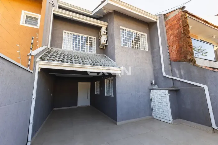 Sobrado com 3 Quartos Sendo 1 Suite à Venda no Guabirotuba