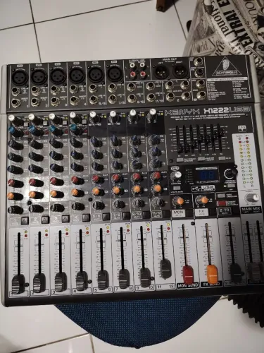 Mesa de Som Beringher XENYX1222USB
