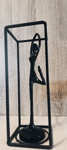 Bailarina Decorativa em Metal com Armação Metal