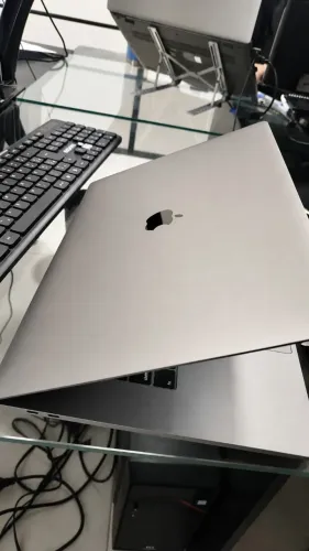 MacBook Pro 15 2018 i7 16GB RAM