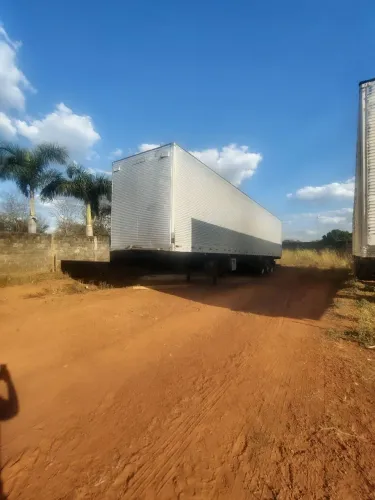 Carreta Randon Baú 30 paletes
