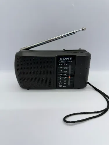 Rádio Portátil Sony ICF-8 AM/FM - Funcionando