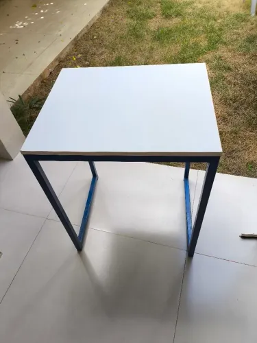 Mesinha Escrivaninha de Ferro com MDF