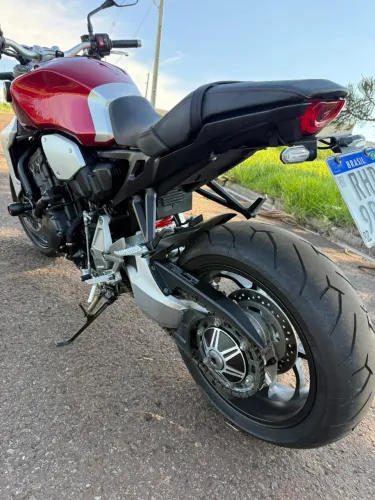 Cb1000r 2021 140cv de roda 4 mil km rodados