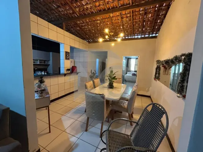 Casa Para Venda com Suíte, Garagem e Espaço Externo na Palestina