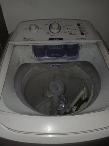 Máquina de lavar roupa Electrolux 10 kilos funcionando perfeitamente