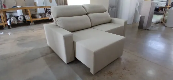 Sofá retrátil e reclinável