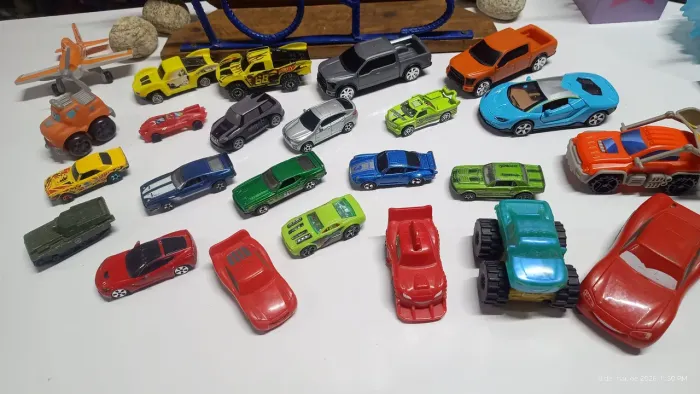 Lote carrinhos metal e plástico 