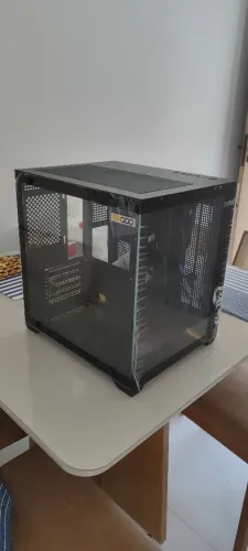 Gabinete novo na caixa nunca utilizado