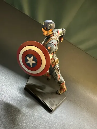 Capitão América Iron Studios com caixa é pequeno detalhe