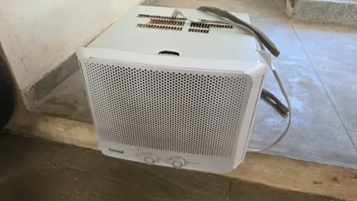 Ar Condicionado Janela Consul 7500 BTU/h Frio Mecânico CCB07EBANA - 127 Volts