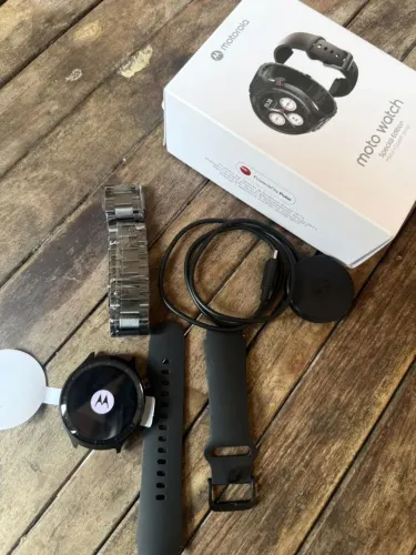 Smartwatch Motorola na caixa