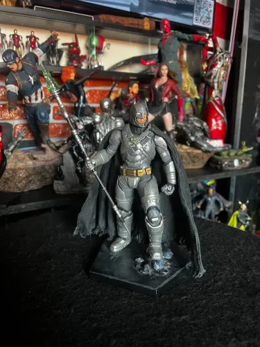  Batman Armored Battle Damaged 1/10 Art Scale Iron Studios