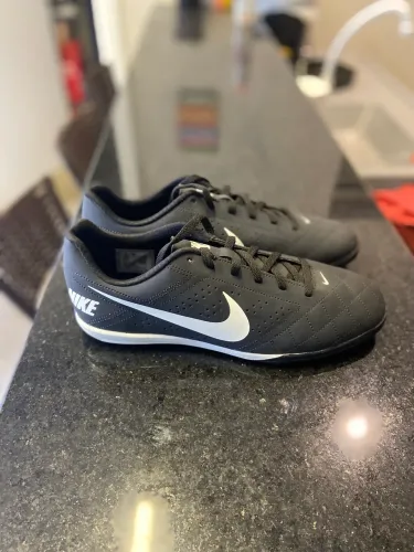 Vendo Chuteira Nike modelo Beco 2