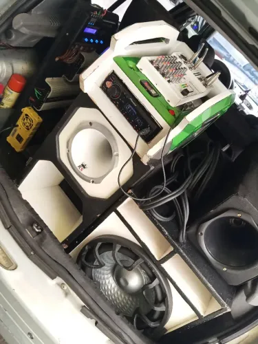 Som paredão completo vendo ou troco pro moto .