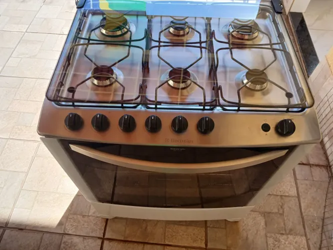 Fogão 6 bocas Electrolux