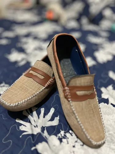 Mocassim Masculino Bege com Detalhes em Marrom