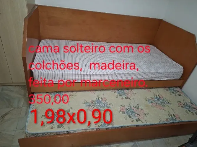 Cama de solteiro em madeira, com os 2 colchões
