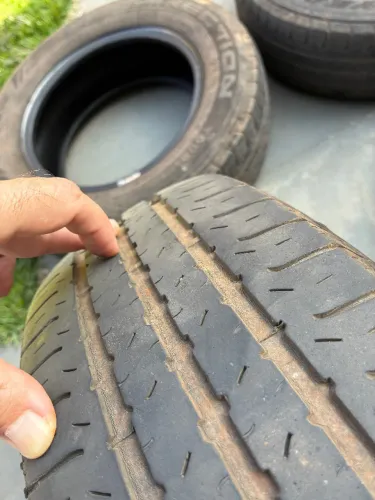 Pneu 175/70 R13 Goodyear Touring e Kelly Aro 13 Usados