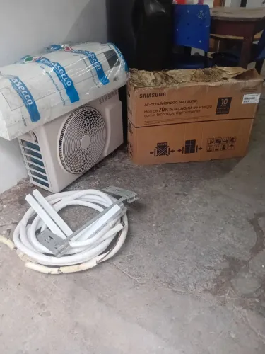 Split 12 mil btus Samsung Wind free novo com tubulação.