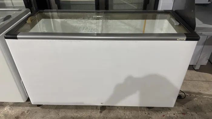Freezer horizontal Fricom 503 tampa vidro