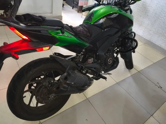 Moto Bajaj dominar 400