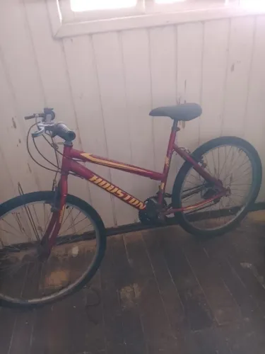 Bicicleta semi nova,só precisa trocar o pneu