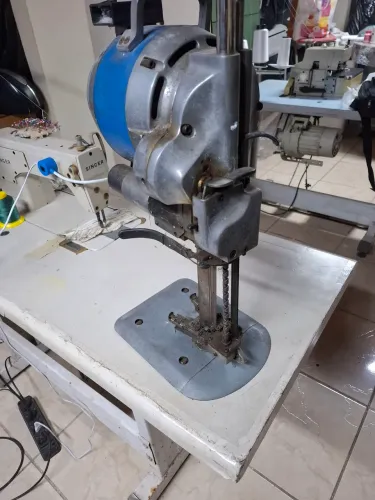 Vendo máquina de corte costura Yamata 1.000,00