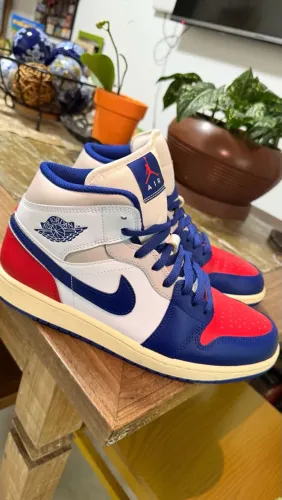 Air Jordan 1 Mid Rare Air