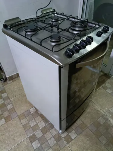 Vendo fogão Electrolux chama tripla com grill entrego se precisar